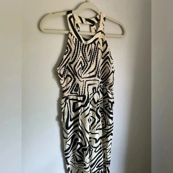 Jessica Simpson Black and Cream Patterned Jumpsuit Size Small NWT - Picture 2 of 8